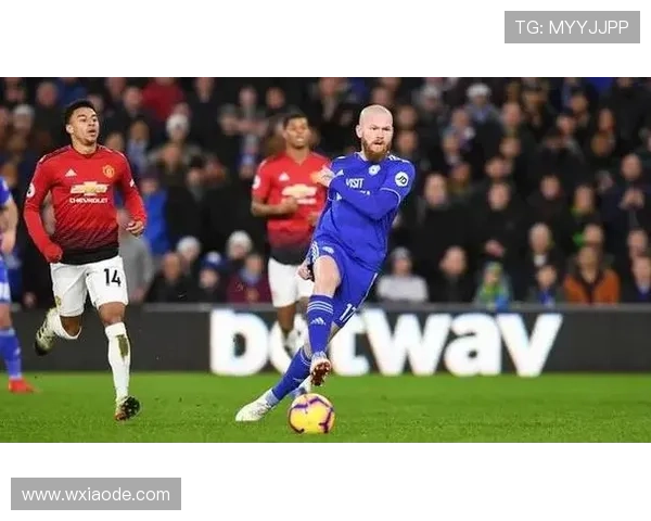 曼联进攻组织混乱问题显现,对赛季关键战表现与竞争格局造成影响 曼联进攻组织混乱问题显现,对赛季关键战表现与竞争格局造成影响