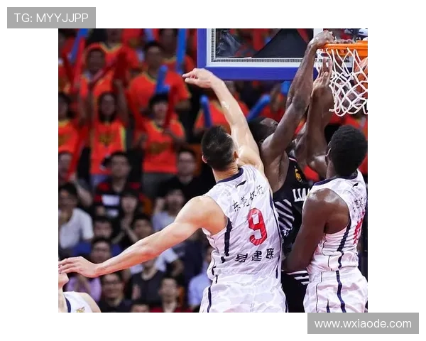 易建联一开口谈钱就尴尬了，场上猛男，场下却像村里老大爷？